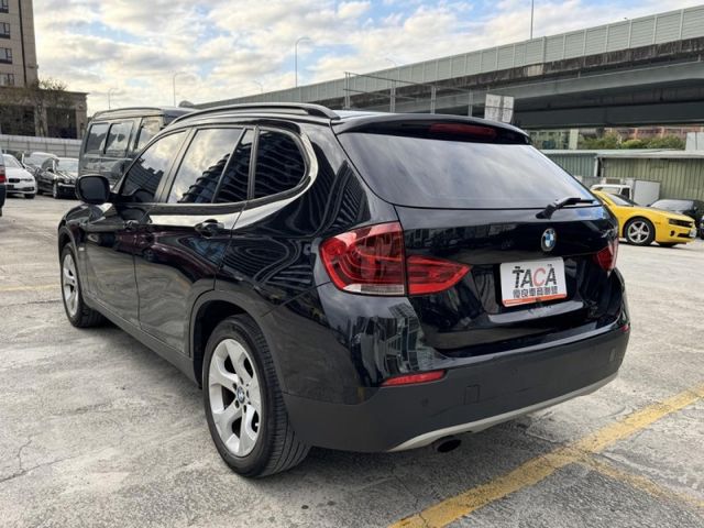 BMW/ 寶馬  X1 SERIES  X1 sDrive20d 總代理 X1 實車在店 黑色休旅車 雙前電動  第5張相片