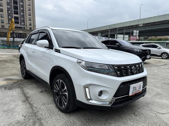 Suzuki  Vitara 輕油電休旅車 渦輪增壓 原版件 盲點偵測 Carpl  第2張相片