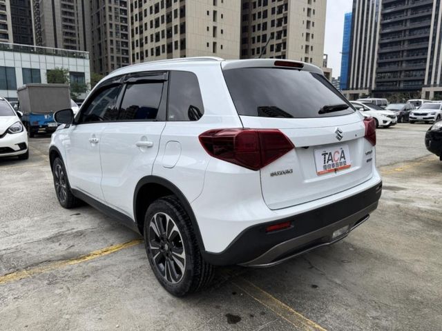 Suzuki  Vitara 輕油電休旅車 渦輪增壓 原版件 盲點偵測 Carpl  第3張相片