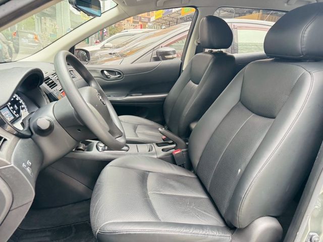 Nissan  Tiida  第6張相片