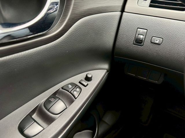 Nissan  Tiida  第11張相片