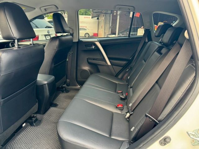 Toyota  RAV4  第7張相片