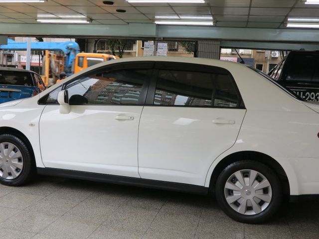 Nissan  Tiida 2015年 全車原鈑件 可0頭款  第4張相片