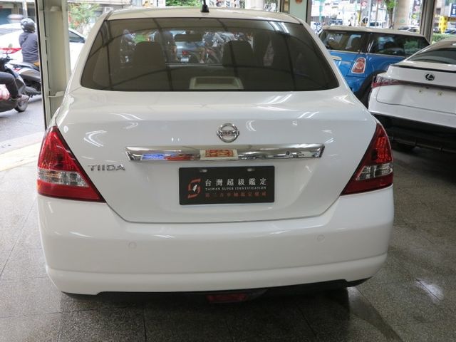 Nissan  Tiida 2015年 全車原鈑件 可0頭款  第5張相片