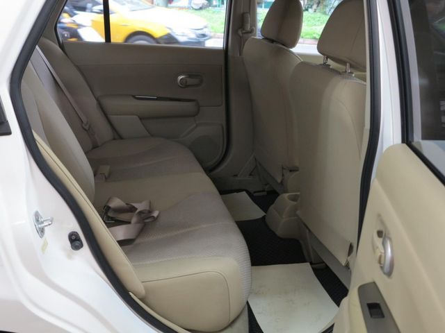 Nissan  Tiida 2015年 全車原鈑件 可0頭款  第7張相片