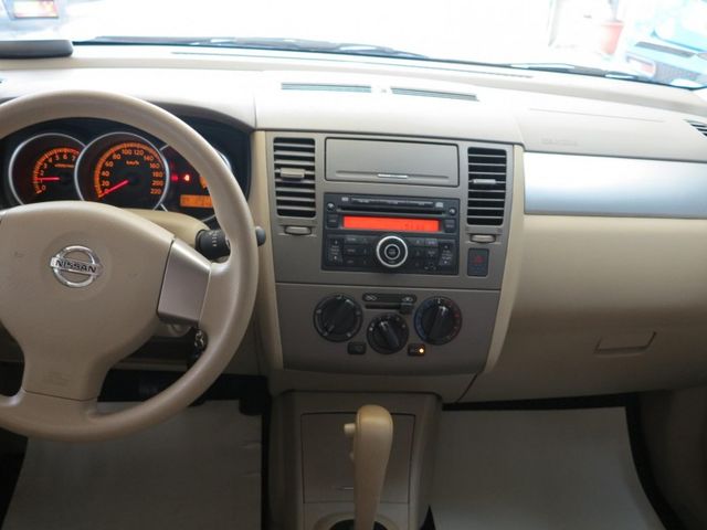 Nissan  Tiida 2015年 全車原鈑件 可0頭款  第8張相片