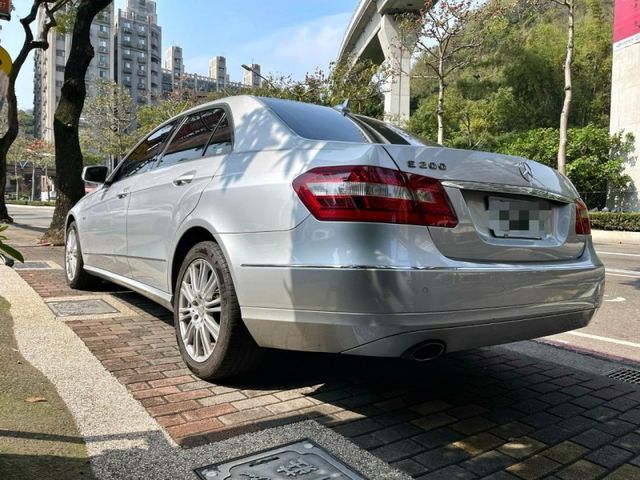 Mercedes-Benz/賓士   E-CLASS  E200  第16張相片