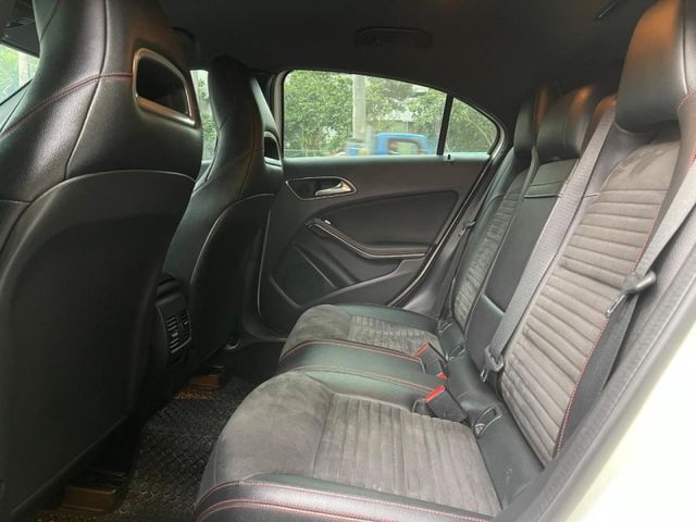 Mercedes-Benz/賓士   A-CLASS  A180 M-Benz A-Class 2016款 AMG A180 Line   第2張相片