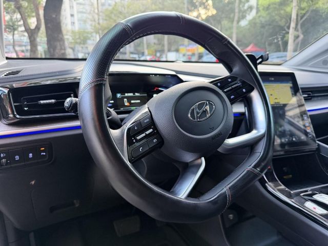 Hyundai  Custin  第13張相片
