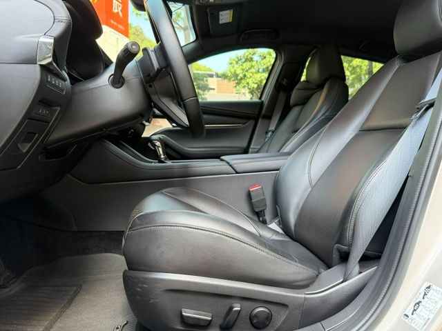 Mazda  Mazda3  第11張相片