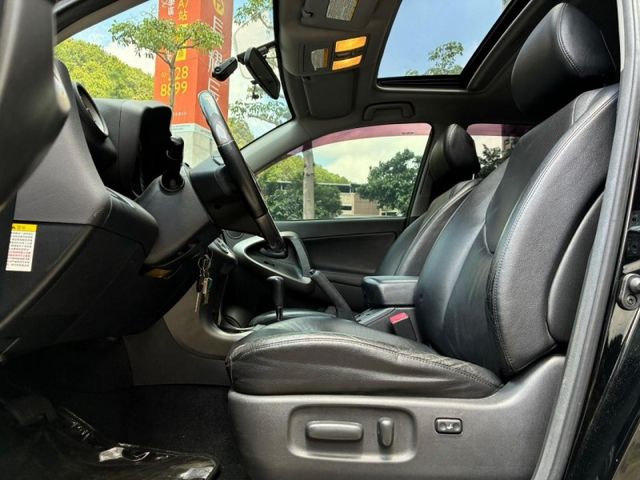Toyota  RAV4  第3張相片