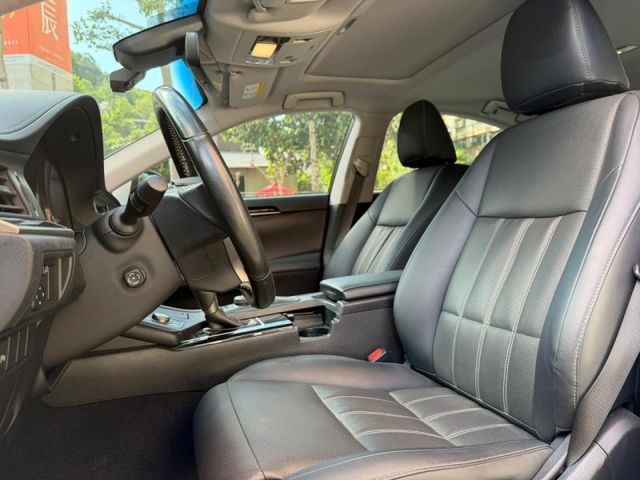 Lexus  ES200 Lexus ES 2016款 200 豪華版   第5張相片
