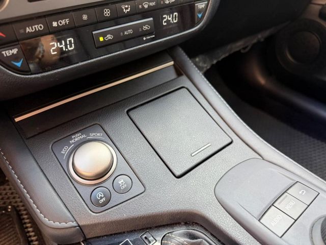 Lexus  ES200 Lexus ES 2016款 200 豪華版   第9張相片