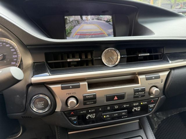 Lexus  ES200 Lexus ES 2016款 200 豪華版   第10張相片