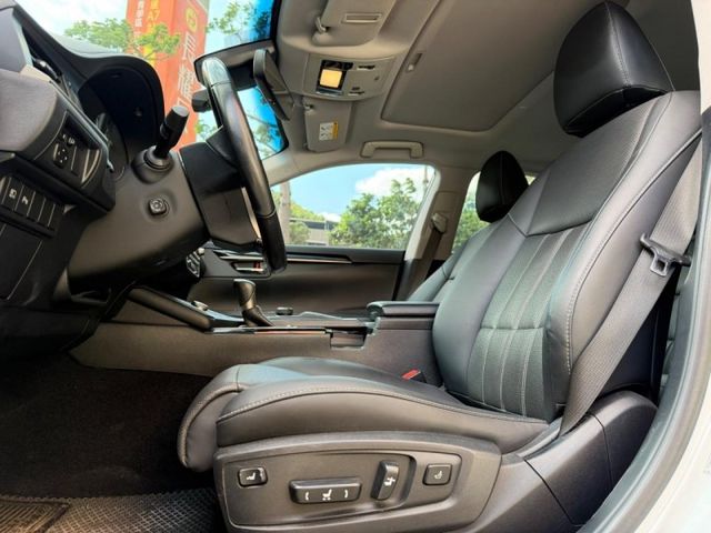 Lexus  ES200 Lexus ES 2016款 200 豪華版   第14張相片