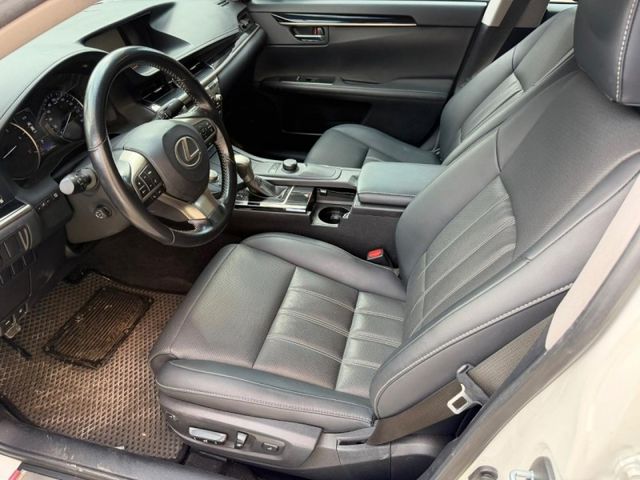 Lexus  ES200 Lexus ES 2016款 200 豪華版   第15張相片