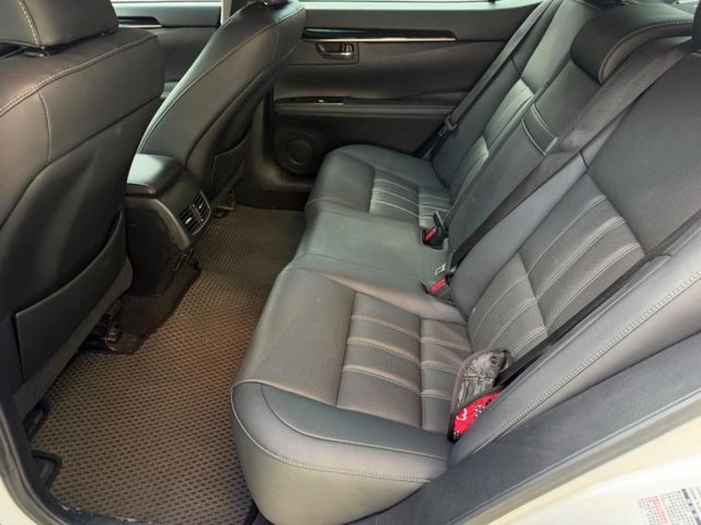 Lexus  ES200 Lexus ES 2016款 200 豪華版   第19張相片