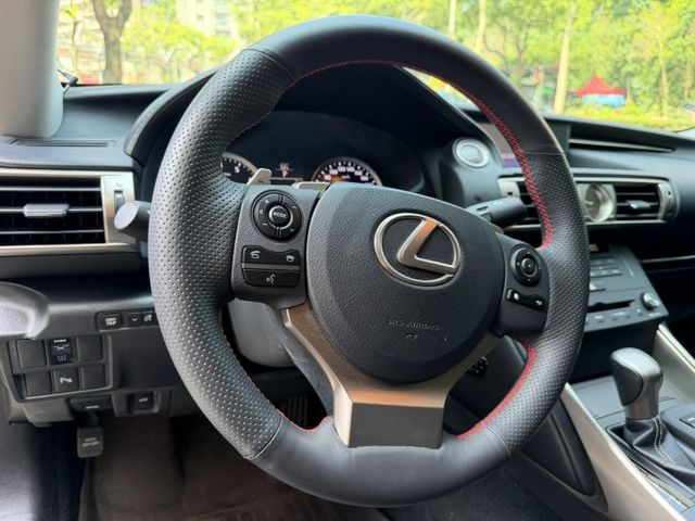 Lexus  IS  第8張相片