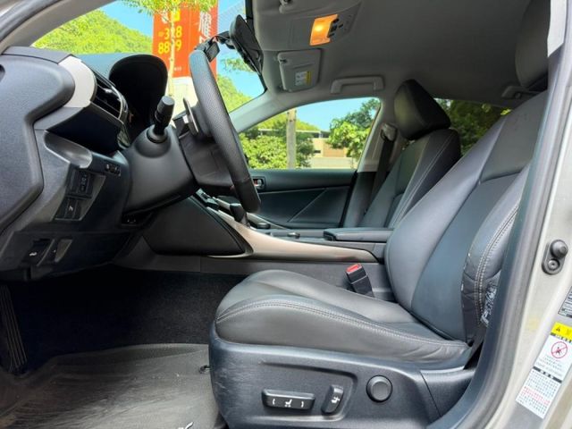 Lexus  IS  第10張相片