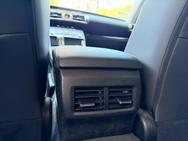 Lexus  IS  第12張相片