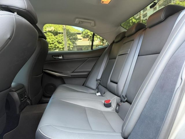 Lexus  IS  第15張相片