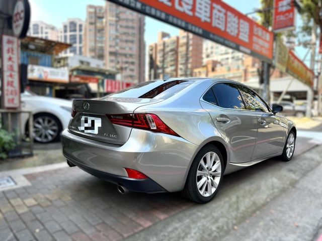 Lexus  IS  第17張相片