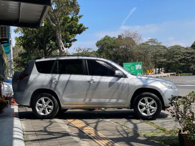Toyota  RAV4  第4張相片