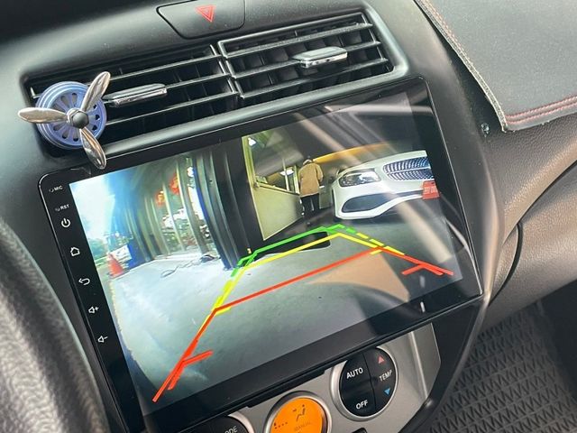 Nissan  Livina  第6張相片