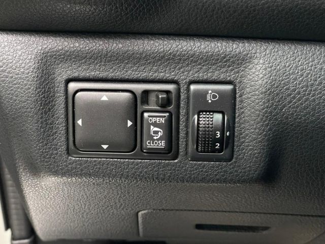 Nissan  Livina  第16張相片