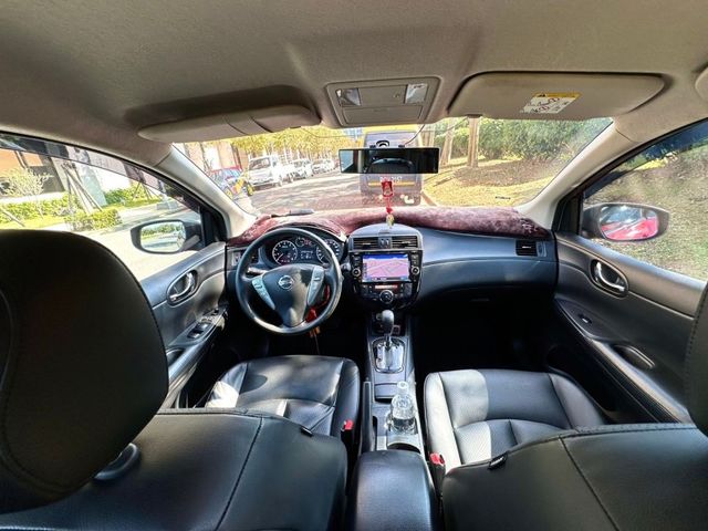 Nissan  Tiida  第5張相片