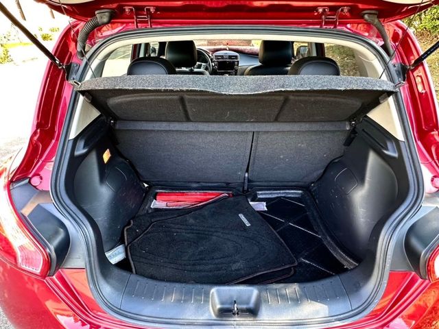 Nissan  Tiida  第15張相片