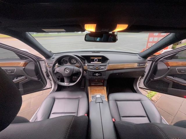 Mercedes-Benz/賓士   E-CLASS  E350  第5張相片