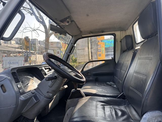 Mitsubishi  Canter  第7張相片