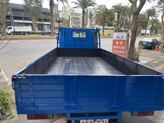 Mitsubishi  Canter  第9張相片