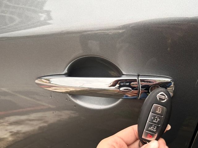 Nissan  Sentra  第4張相片
