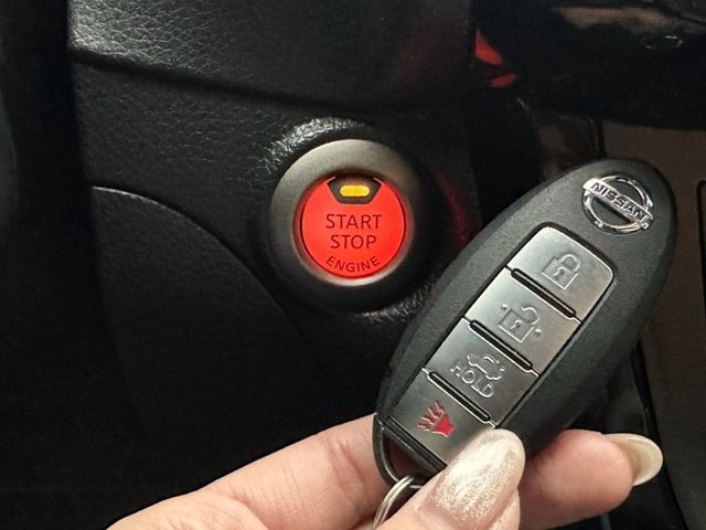 Nissan  Sentra  第9張相片