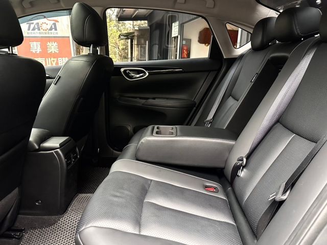 Nissan  Sentra  第15張相片