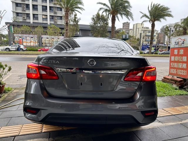Nissan  Sentra  第18張相片
