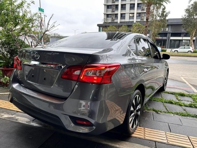 Nissan  Sentra  第19張相片