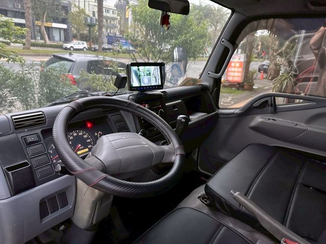 Mitsubishi  Canter  第3張相片
