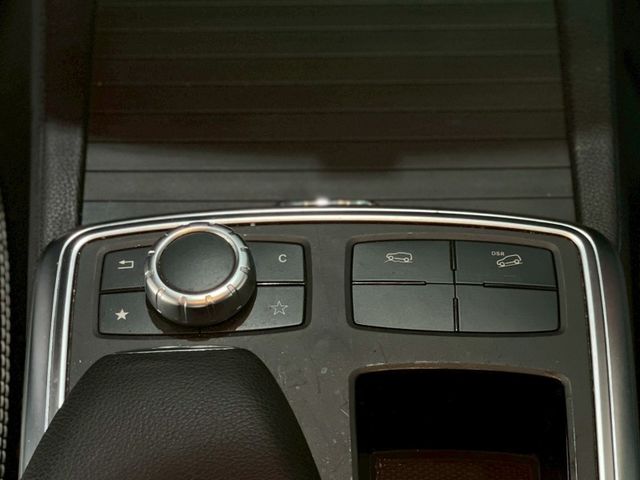 Mercedes-Benz/賓士   ML-CLASS  ML350  第9張相片