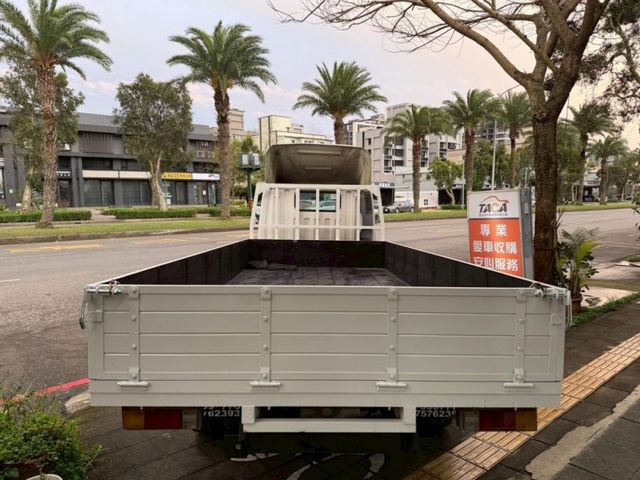 Mitsubishi  Canter  第11張相片