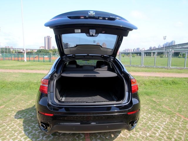 BMW/ 寶馬  X6 SERIES  第18張相片