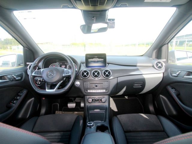 Mercedes-Benz/賓士   B-CLASS  B180  第3張相片