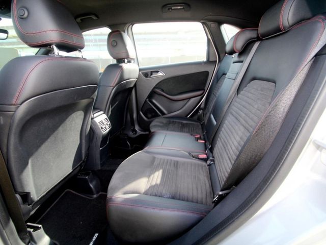 Mercedes-Benz/賓士   B-CLASS  B180  第8張相片
