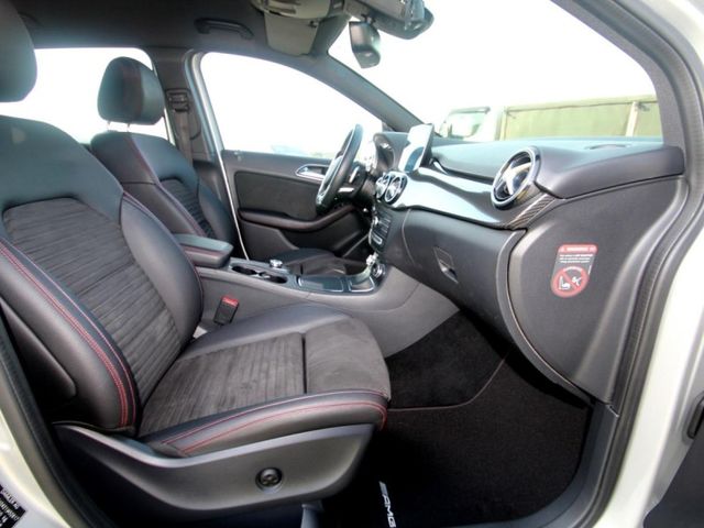 Mercedes-Benz/賓士   B-CLASS  B180  第9張相片