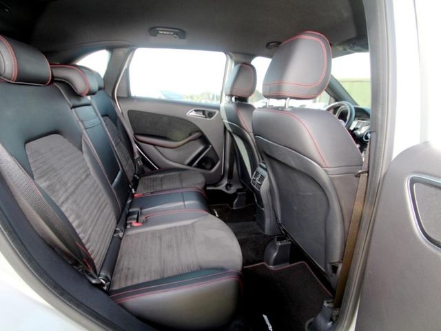 Mercedes-Benz/賓士   B-CLASS  B180  第10張相片