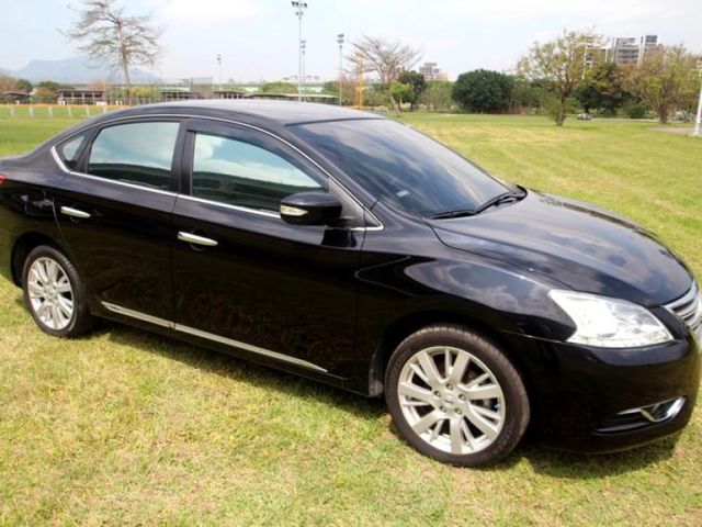 Nissan  Sentra  第4張相片