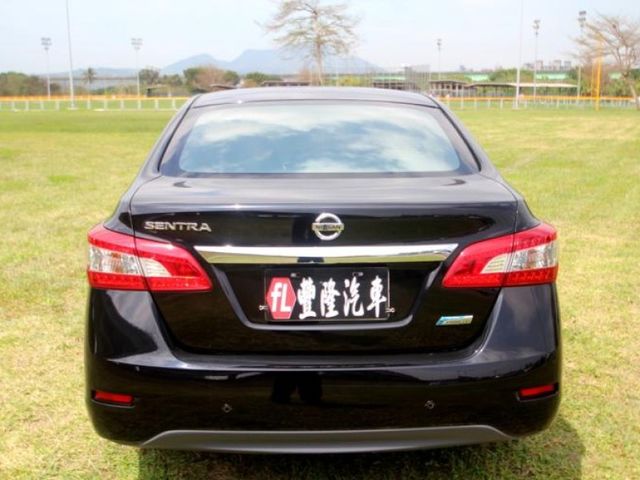 Nissan  Sentra  第5張相片
