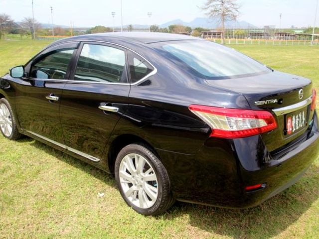 Nissan  Sentra  第6張相片